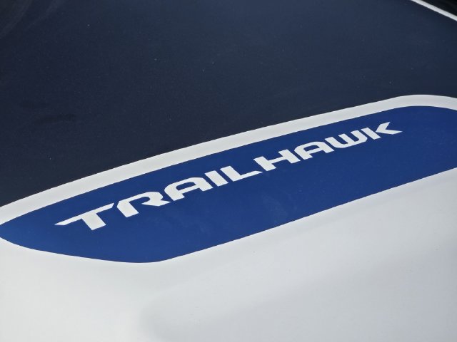 Certified 2023 Jeep Grand Cherokee Trailhawk w/ Luxury Tech Group III AWD/4WD image 13