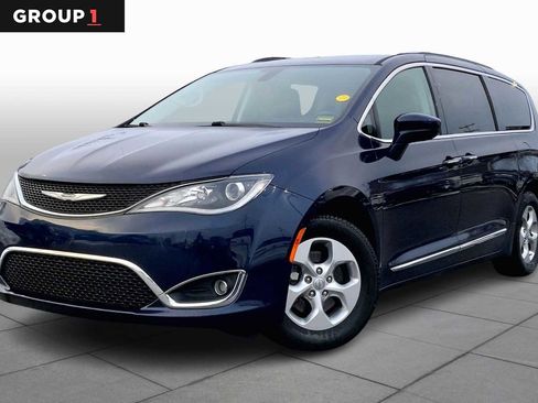 Used 2017 Chrysler Pacifica Touring-L Plus image 1
