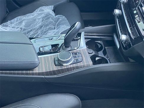 Used 2021 BMW 530e w/ M Sport Package image 6