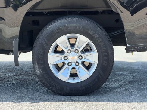 Used 2025 Chevrolet Silverado 1500 LT AWD/4WD image 3