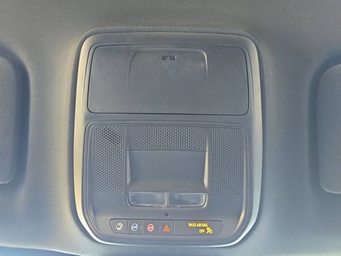 Used 2025 GMC Acadia Elevation image 7