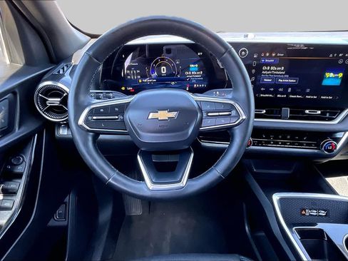 Used 2025 Chevrolet Equinox LT w/ Convenience Package II FWD image 6