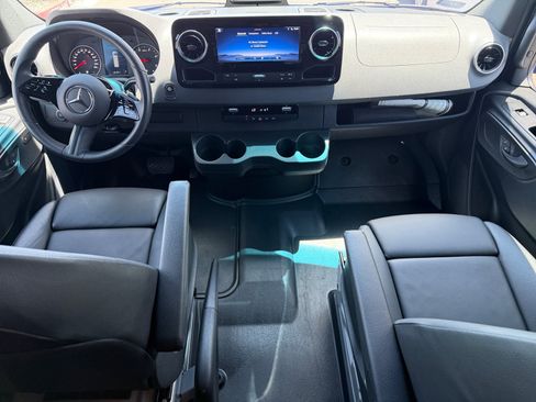 Used 2025 Mercedes-Benz Sprinter 2500 image 15