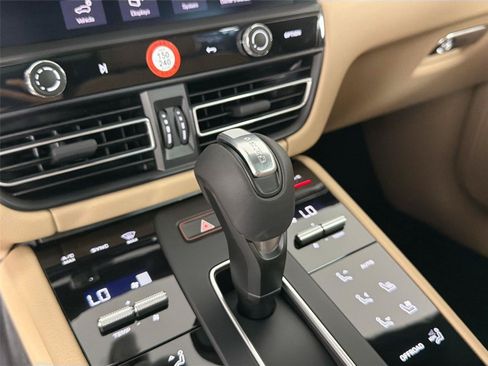 Certified 2026 Porsche Macan AWD/4WD image 34