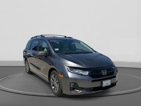 Used 2026 Honda Odyssey Touring image 6