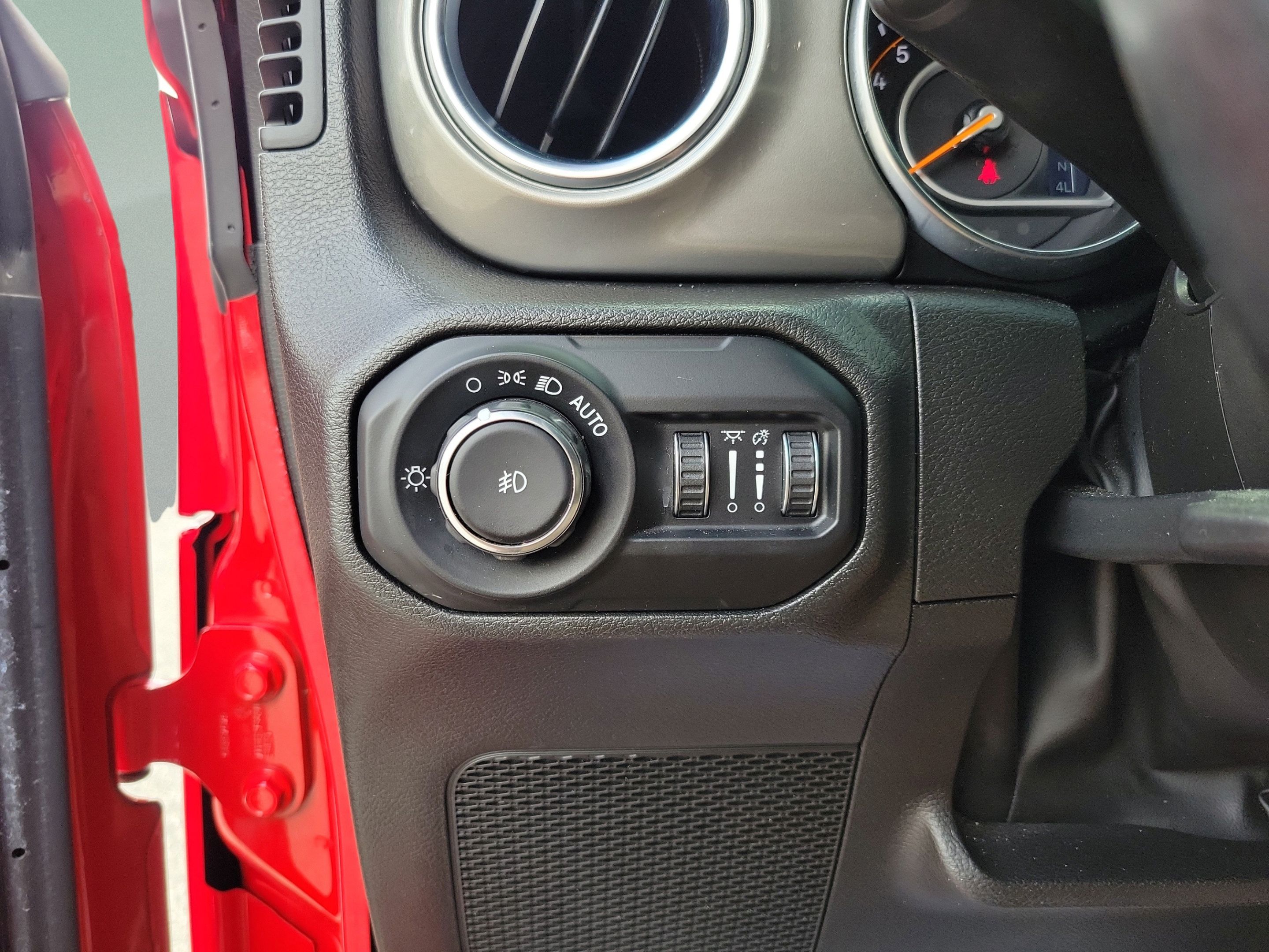 Used 2022 Jeep Wrangler Unlimited Sahara w/ Cold Weather Group AWD/4WD image 16