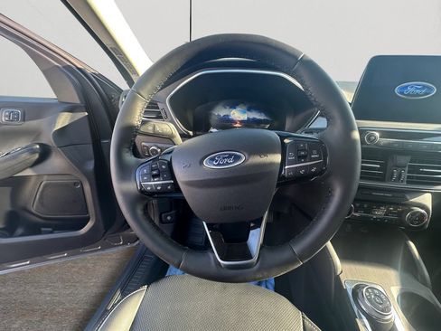 Used 2022 Ford Escape Titanium FWD image 12