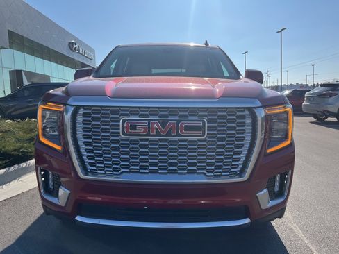 Used 2022 GMC Yukon XL Denali image 2