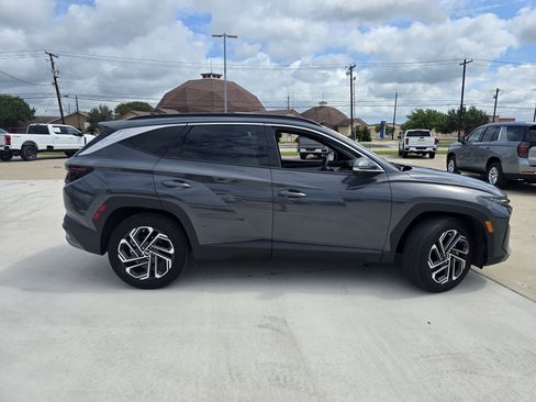 Used 2025 Hyundai Tucson Limited FWD image 2
