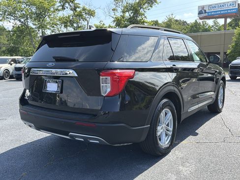 Used 2023 Ford Explorer XLT w/ Equipment Group 202A RWD image 4