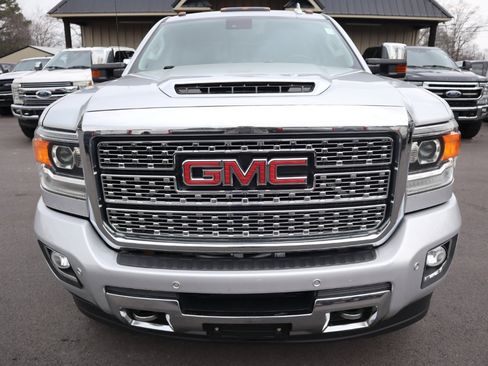 Used 2019 GMC Sierra 2500 Denali w/ Duramax Plus Package image 2