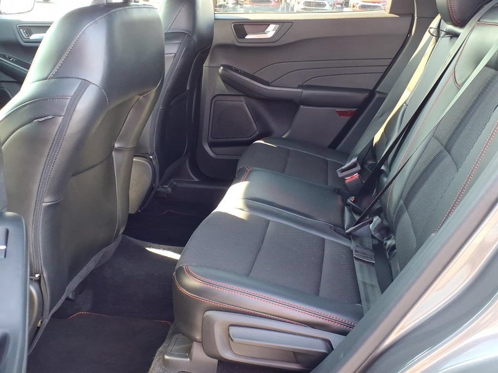 Used 2023 Ford Escape ST-Line w/ Tech Pack #1 AWD/4WD image 5