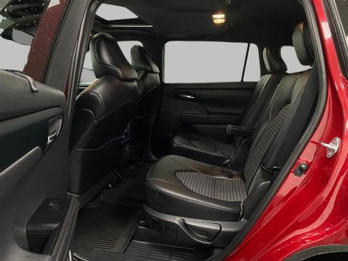 Used 2021 Toyota Highlander XSE image 30