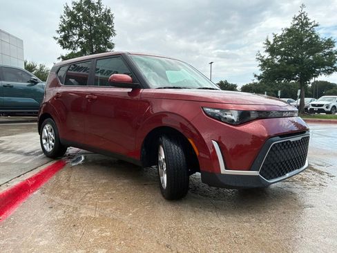 Used 2025 Kia Soul LX w/ LX Technology Package FWD image 4