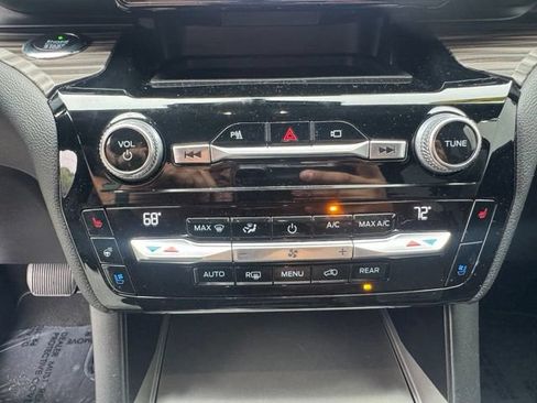 Used 2021 Ford Explorer Limited w/ Equipment Group 301A AWD/4WD image 33