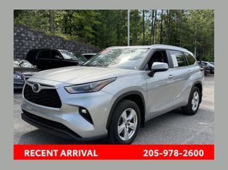 Used 2025 Toyota Highlander XLE FWD video 1