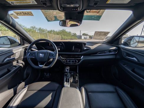 Used 2025 Buick Envista Sport Touring image 16