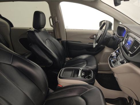 Used 2021 Chrysler Voyager Lxi FWD image 21
