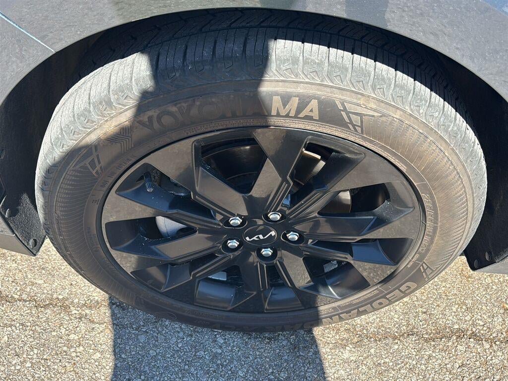 Used 2024 Kia Carnival SX FWD image 11