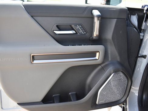 New 2025 GMC Hummer EV 2X w/ LPO, Illumination Package image 11