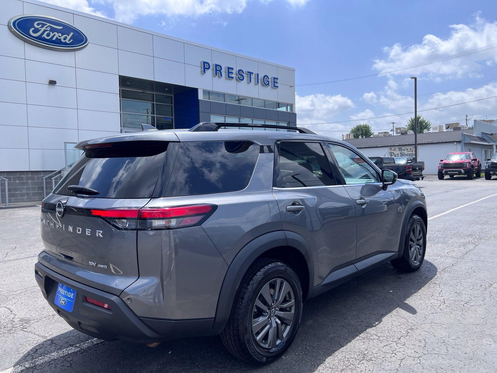 Used 2022 Nissan Pathfinder SV AWD/4WD image 13
