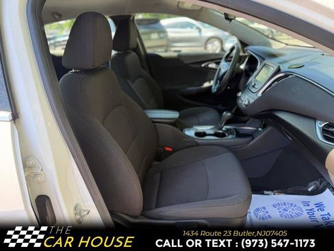 Used 2018 Chevrolet Malibu LT FWD image 18