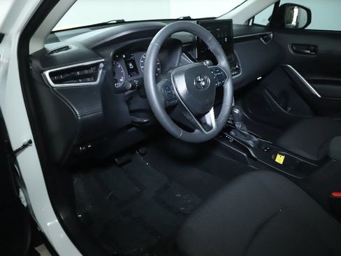 Used 2024 Toyota Corolla Cross LE FWD image 17