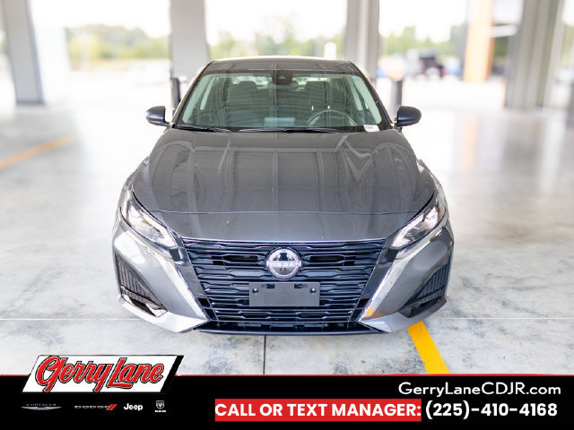 Used 2025 Nissan Altima 2.5 SV FWD image 2