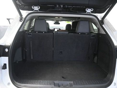 Used 2023 Toyota Highlander XLE FWD image 19