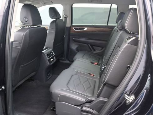 Used 2025 Volkswagen Atlas SE FWD image 17
