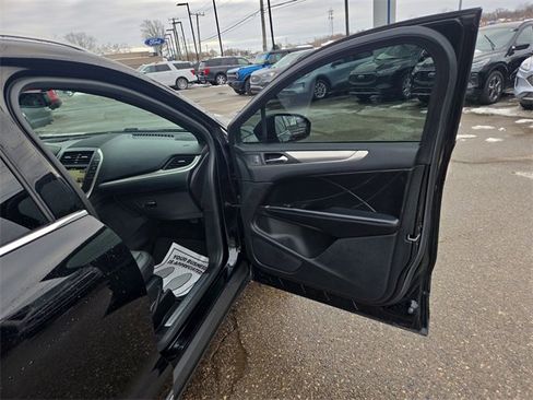 Used 2018 Lincoln MKC Premiere image 10