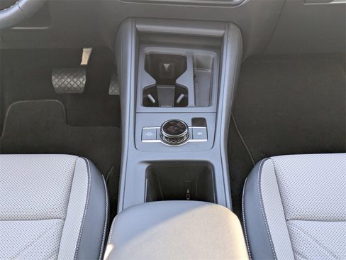 Certified 2025 Volkswagen Tiguan SE image 10