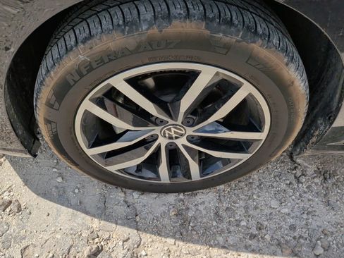Used 2025 Volkswagen Jetta SE FWD image 10