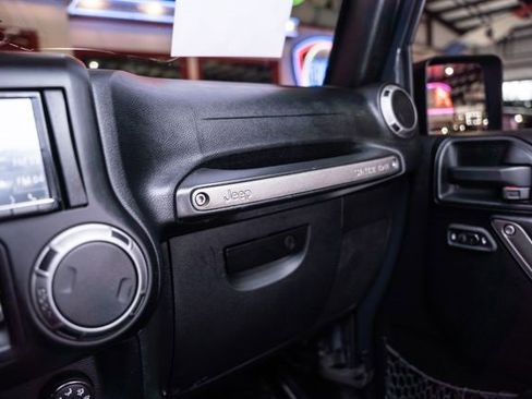 Used 2017 Jeep Wrangler Unlimited Sport image 23