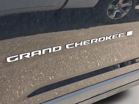 Used 2025 Jeep Grand Cherokee L Laredo AWD/4WD image 13