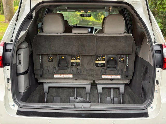Used 2015 Toyota Sienna XLE w/ XLE Navigation Package FWD image 41