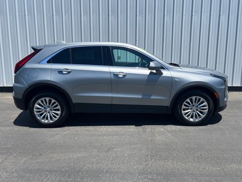 Used 2024 Cadillac XT4 Luxury w/ Cold Weather Package FWD image 7