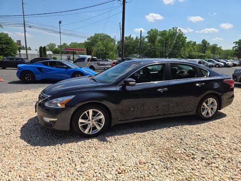 Used 2013 Nissan Altima 2.5 SL w/ Technology Pkg FWD image 3