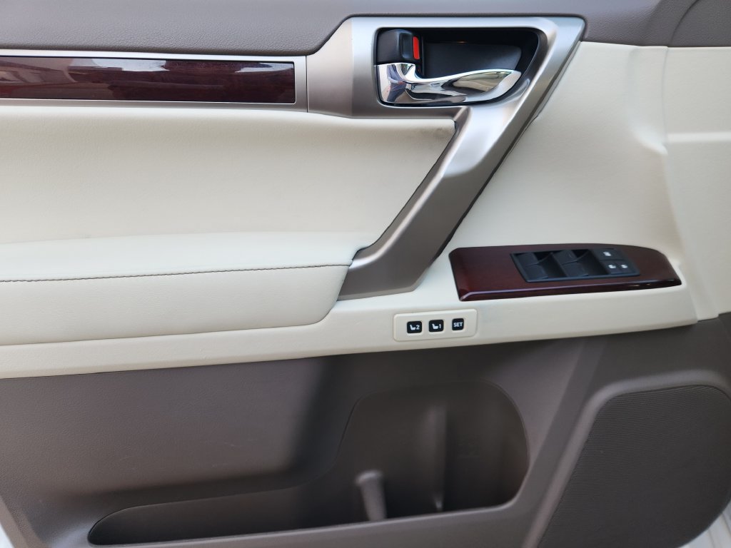 Used 2015 Lexus GX 460 Luxury AWD/4WD image 23