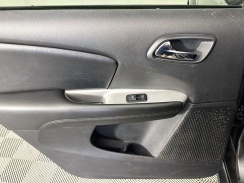 Used 2019 Dodge Journey SE w/ Blacktop Package FWD image 23