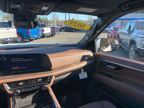 Used 2025 Chevrolet Tahoe High Country image 36