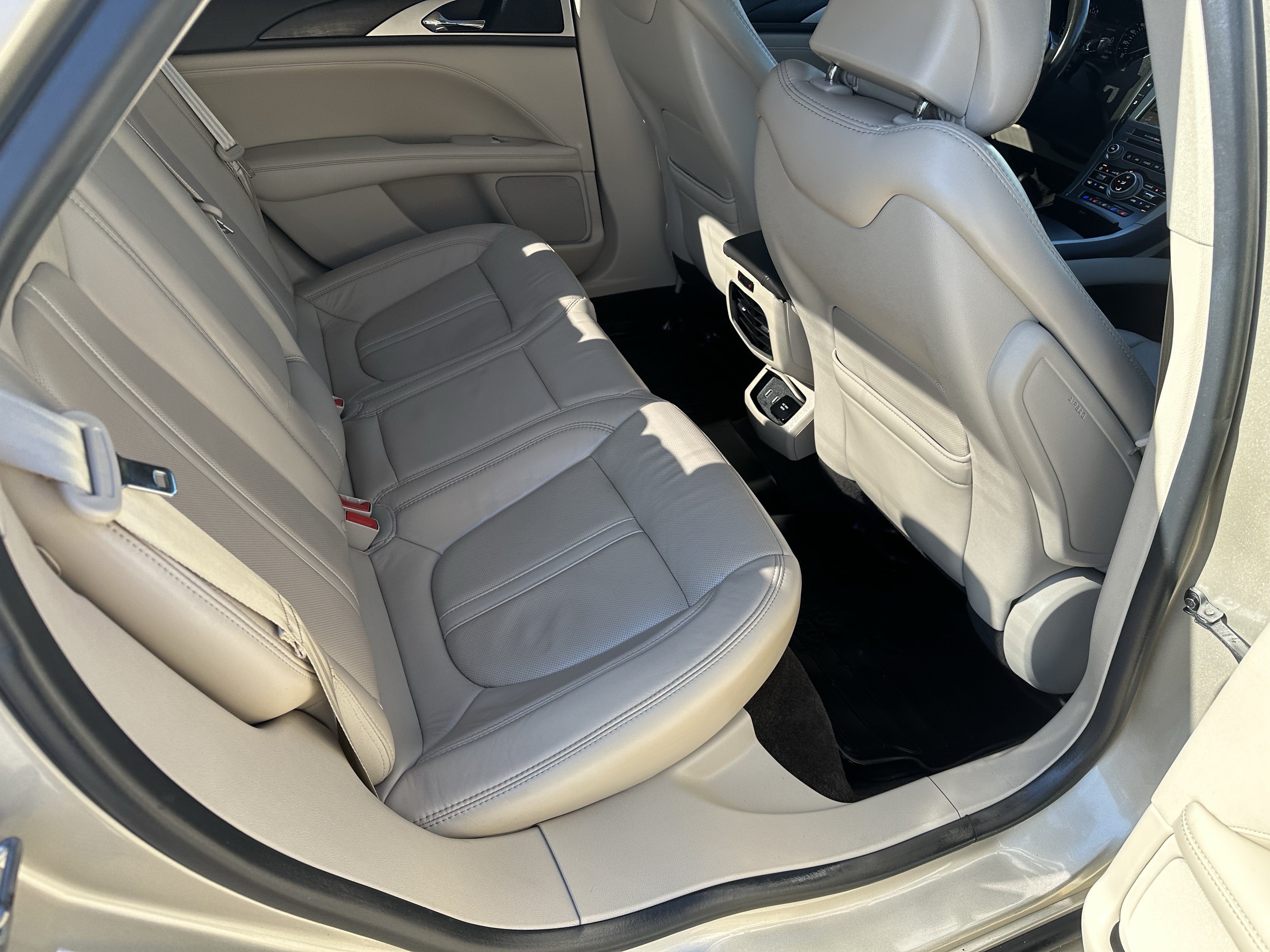 Used 2017 Lincoln MKZ Reserve w/ Climate Package FWD image 5