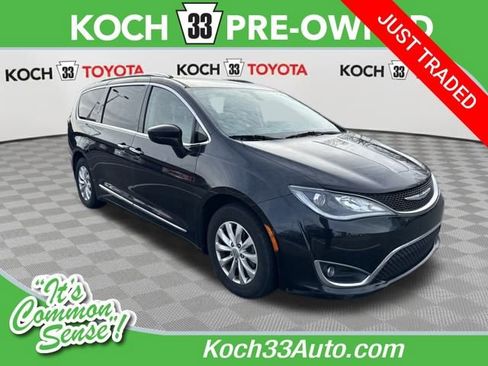 Used 2018 Chrysler Pacifica Touring-L image 1