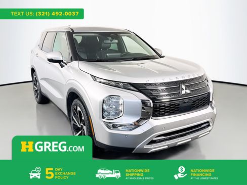 Used 2023 Mitsubishi Outlander SE FWD image 1