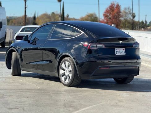 Used 2024 Tesla Model Y Long Range image 3