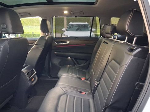 Certified 2024 Volkswagen Atlas SEL AWD/4WD image 8