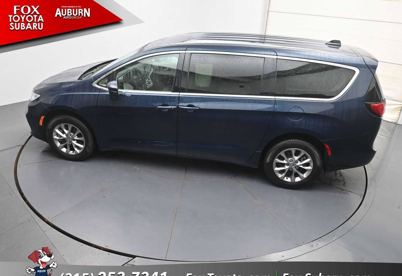 Used 2023 Chrysler Pacifica Touring-L AWD/4WD image 33