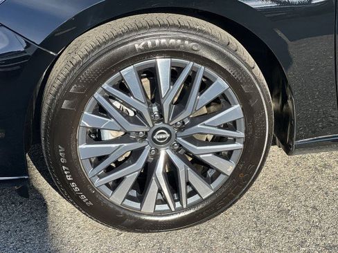 Used 2025 Nissan Altima 2.5 SV image 32