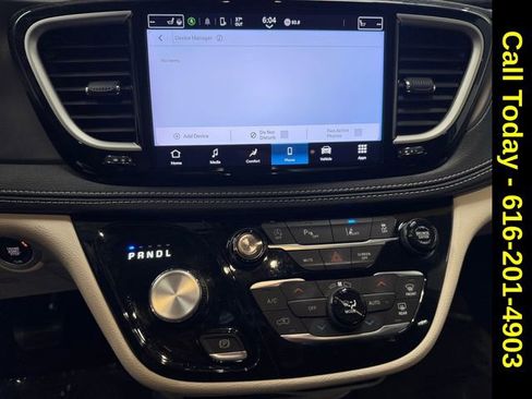 Used 2024 Chrysler Pacifica Touring-L image 18