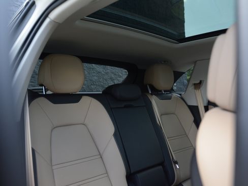 Certified 2026 Porsche Cayenne AWD/4WD image 34
